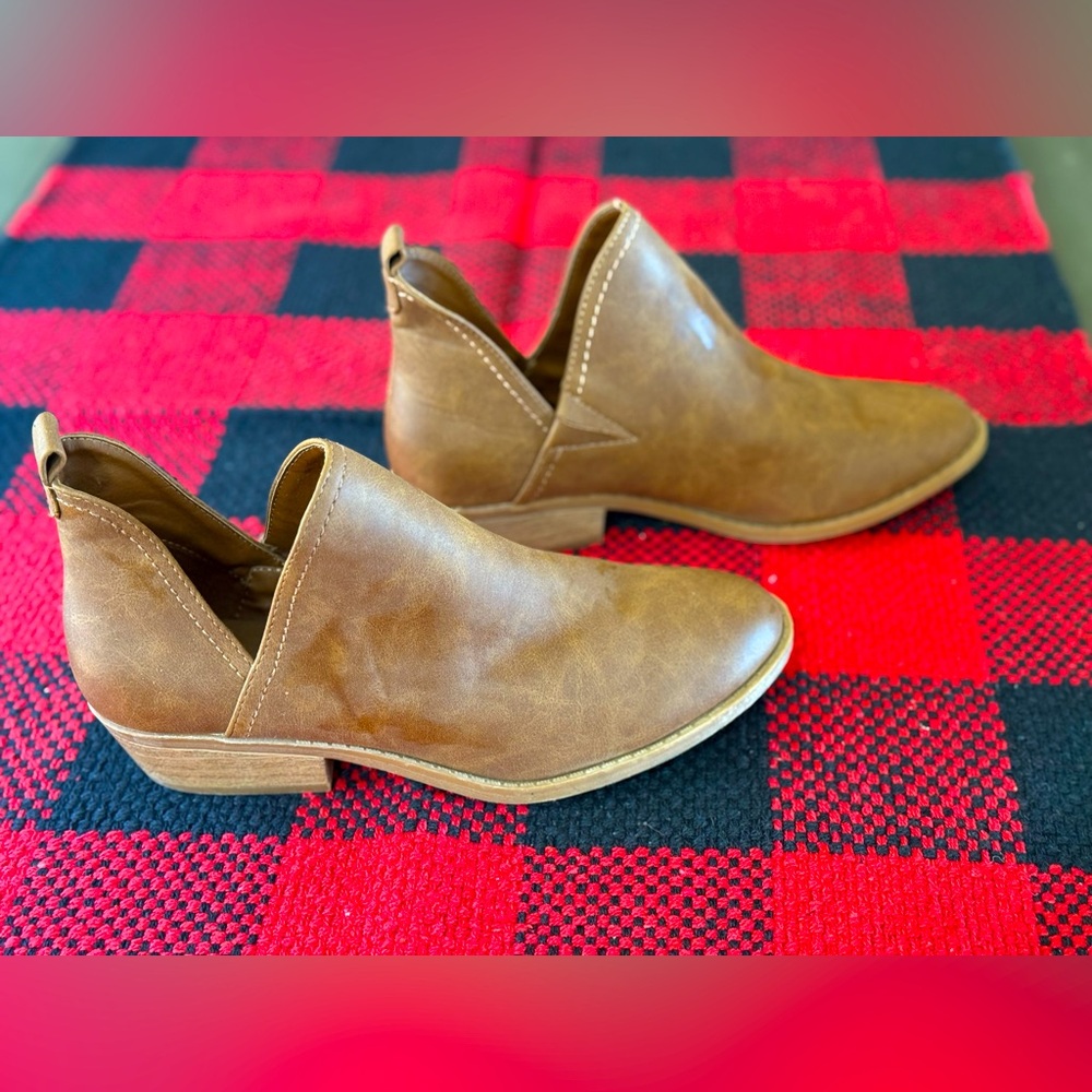 Universal Thread Brown Ankle Boots